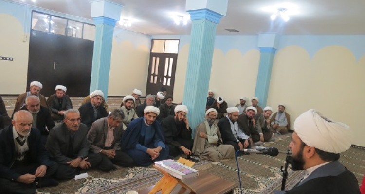 برگزاری نشست مشترک ائمه جماعات و هیئت امنای مساجد شهرستان اسلام آبادغرب