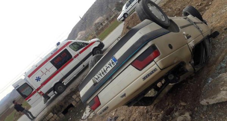 واژگونی پژو ۴۰۵ در محور اسلام آبادغرب-دالاهو 2مصدوم برجای گذاشت+عکس