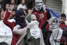 بلایی که صهیونیست‌ها بر سر دختران و زنان فلسطینی زندانی می‌آورند