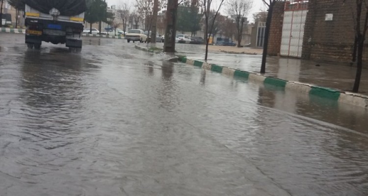 بارش باران پربرکت و آبگرفتگی معابر در اسلام آبادغرب+تصاویر