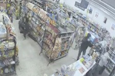 دزدانی که جان فروشنده را نجات دادند! +فیلم 