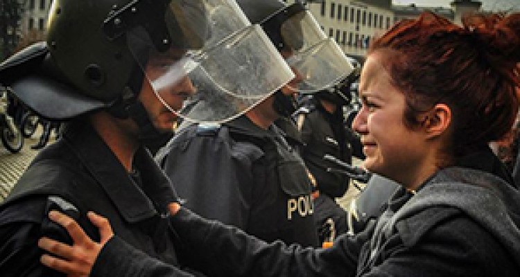 تظاهرات زنان استانبول در اعتراض به خشونت علیه زنان + فیلم 