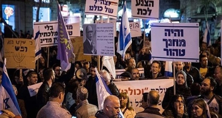 ساکنان تل‌آویو در اعتراض به فساد نتانیاهو، به خیابان‌ها آمدند