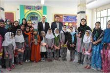 دانش آموزان اسلام آبادغرب پیشاپیش سفره رنگین هفت سین پهن کردند 