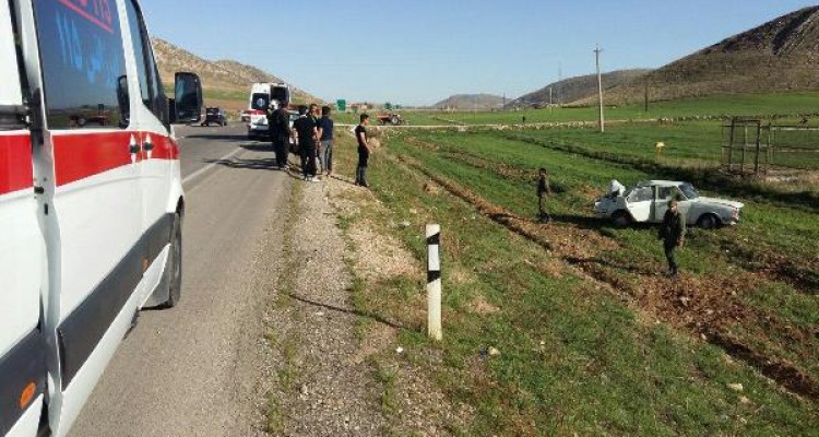 مصدومیت 4 نفر بر اثر واژگونی پیکان در محور کرند به اسلام آبادغرب+عکس