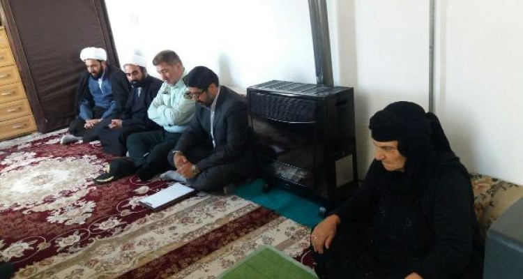 دیدار مسئولین شهرستان با خانواده شهدا در اسلام آبادغرب+تصاویر