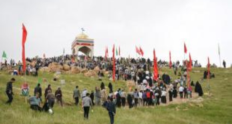 "بازی دراز" در تب و تاب میزبانی زائران نور