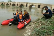 افزایش آب چم‎بشیر جستجو برای یافتن پیکر کودک غرق شده را کندتر کرده است