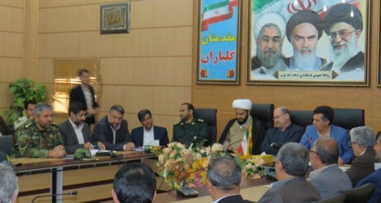 مديران و كاركنان دولت بايد براي رفع مشكلات مردم تلاش كنند/ مسئولان باید در مقابل نقد مردم پاسخگو باشند