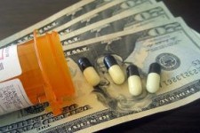 داروخانه‌های کرمانشاه و چالشِ "نداریم!"/ دردسرهای کمیابی داروهای وارداتی 