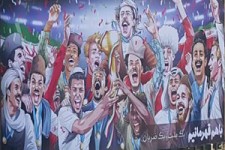 مراحل نصب بزرگترین دیوارنگاره کشور در میدان ولیعصر(عج) + فیلم 