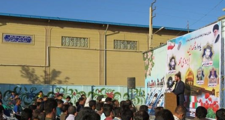 مراسم آبروی محله یادواره  شهیدان قادر و تیمور گرامی در اسلام آبادغرب برگزار شد+تصاویر