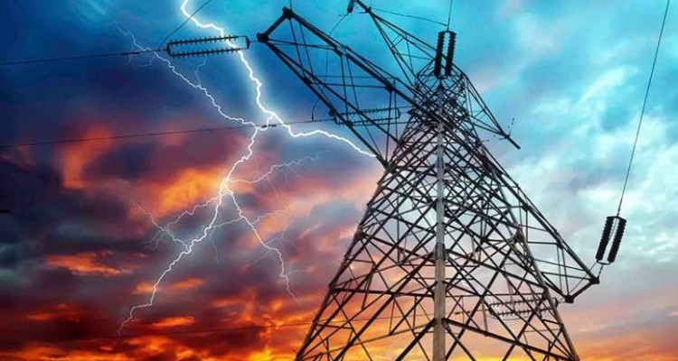 توقف صادرات برق در ساعات اوج مصرف/ چرا زور وزارت نیرو به خاموشی‌ها نمی‌رسد؟ 