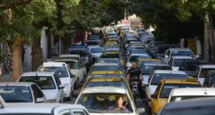 گره کور ترافیک یک «کلانشهر» /گم شدن کلید قفل ترافیک کرمانشاه