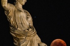 پدیدار شدن ماه خونین در آسمان، جهان را شگفت‌زده کرد+ تصاویر 