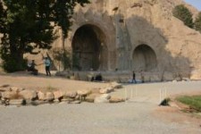 نبض کند قلب گردشگری کرمانشاه /نابه‌سامانی طاقبستان ادامه دارد!