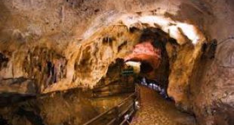 سفر به 65 میلیون سال قبل در «قوری‌قلعه»، بزرگترین غار آبی آسیا 