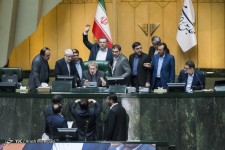 استیضاح شبهه‌دار آقای وزیر/ درخواست کنندگان استیضاح ربیعی امضای خود را پس گرفتند/ جلسه بعد از 20 دقیقه غیرعلنی شد! 