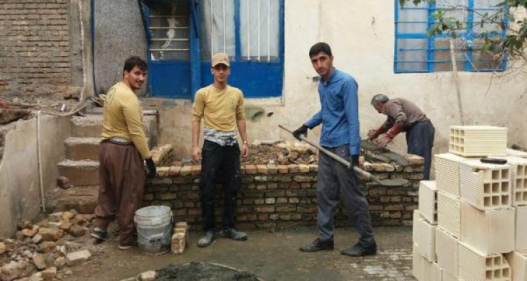 گوشه هایی از فعالیت گروه جهادی فاطمه الزهرا(س) در خدمات رسانی به محرومین اسلام آبادغرب+ تصاویر