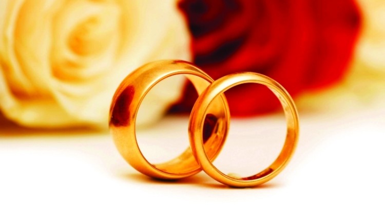 اسرار زندگی مجردی‌مان را به نامزدمان بگوییم یا خیر؟ 