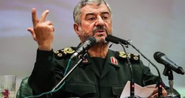 مشکلات کشور با تقویت نقش مردم در حوزه اقتصادی حل می‌شود