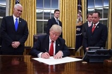 افشای محتوای نامه‌ای که از روی میز ترامپ دزدیده شد 