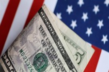 دلار‌آمریکا تنها چند سال‎کوتاه با از دست‌دادن تسلط‌جهانی فاصله‌دارد/ ایالات‌متحده بزرگ‌ترین‌کشور بدهکاردر جهان است/ مردم قدرت واشنگتن را دوست ندارند