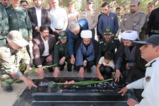 غبار روبی مزار شهدا در اسلام آبادغرب+تصاویر