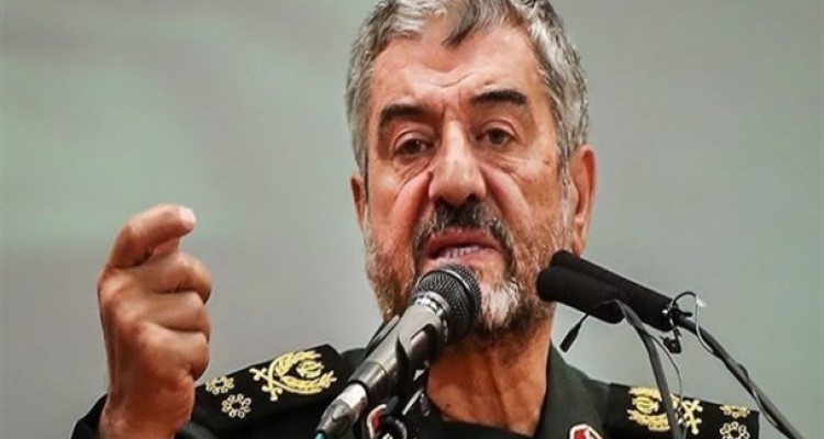 بسیج و سپاه وظیفه سنگینی در ابعاد دفاعی و نظامی دارند/جنگ اقتصادی آخرین مؤلفه دشمنان برای نابودی نظام است