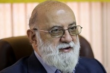 تهران برای شهر شدن نیاز به شهردار غیرسیاسی دارد/ بعید است هاشمی شهردار شود 