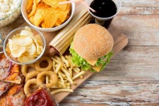 مضرات وحشتناک غذا‌های فراوری شده/ نیترات موجود در این فراورده‌ها با بدن شما چه می‌کند؟ 