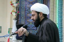 عده ای با ترویج افکار دشمن وانمود می كنند كه تنها راه باقى مانده تسليم شدن در برابر آمريكاست