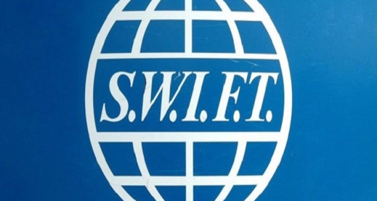 بلومبرگ: قطع دسترسی ایران به سوئیفت ایجاد بدیل‌های غیردلاری این سامانه را تسریع می‌کند