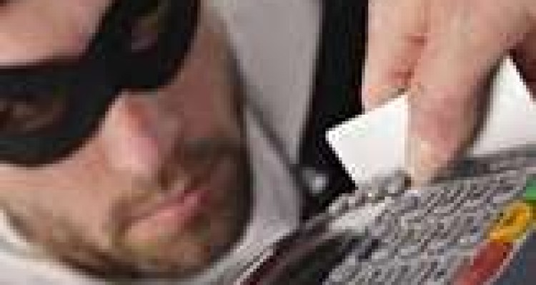 هشدار! مراقب کپی اطلاعات کارت‌های بانکی با کارتخوان‌های جدید باشید + عکس 