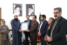 دیدار اعضای انجمن خوشنویسان اسلام آبادغرب با امام جمعه شهرستان+عکس