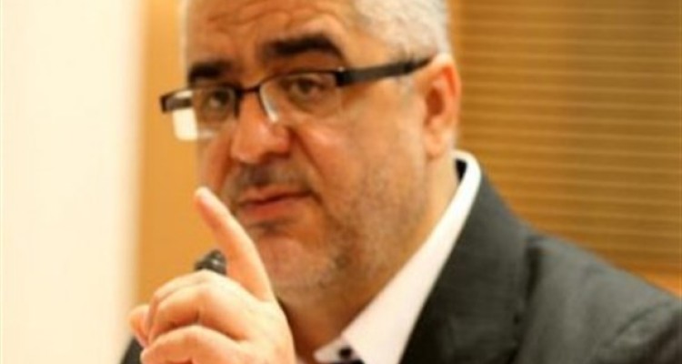 مگر قحط الرجال است که وزیری در وزارتخانه‌ها جابجا شود/سربازان کهنه کارایی ندارند