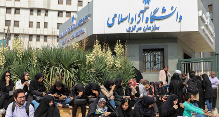 دانشجویان قربانی اختلافات دانشگاه آزاد و وزارت بهداشت / کمیسیون آموزش و تحقیقات به دادخواهی از داوطلبان پزشکی آمد 