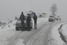 الزامی شدن استفاده از زنجیرچرخ در ارتفاعات محور کرج ـ چالوس/ ترافیک پرحجم در محور ایلام به مهران