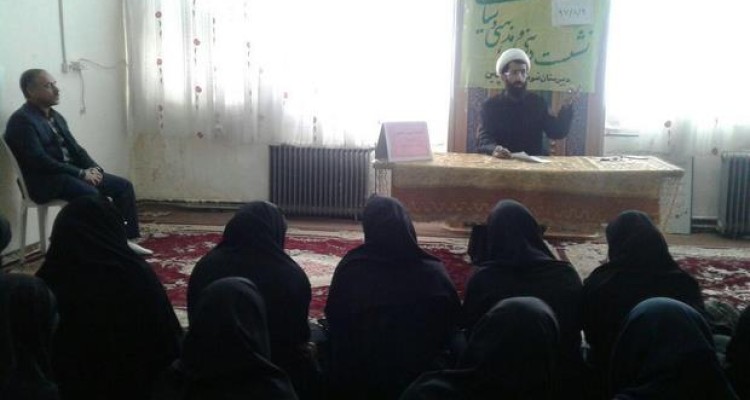 برگزاری نشست تربیتی دینی در دبیرستان نمونه دولتی گلچین اسلام آبادغرب