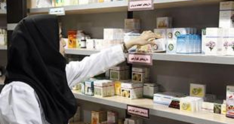 بیمارستان‌ها موظف به خرید از داروهای تولید داخل هستند /مشکل کمبود دارو نداریم 