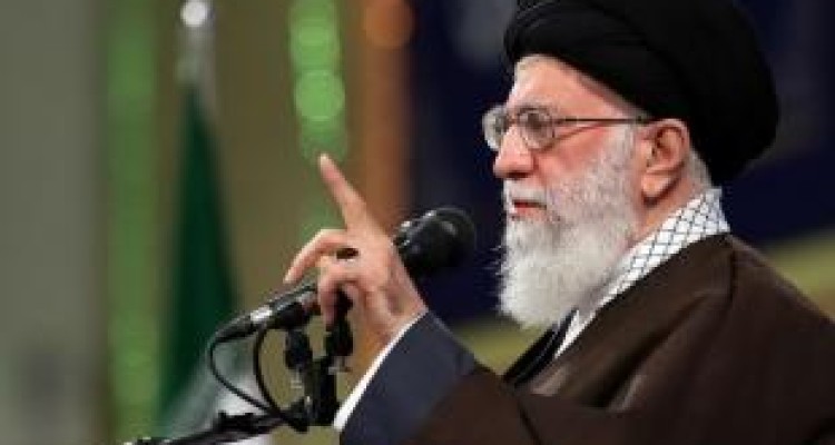 اگر روحیه جهاد و شهادت گسترش یابد گرایش به شرق و غرب رخت برخواهد بست