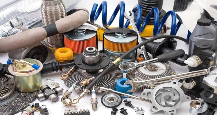 بیداد نابسامانی در بازار لوازم یدکی/ آیا هنوز قطعات خودرو در گمرکات خاک می خورد؟ 