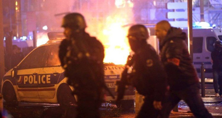 پاریس از بیم تظاهرات تعطیل شد/ استقرار ۹۰ هزار پلیس برای مقابله با معترضان 