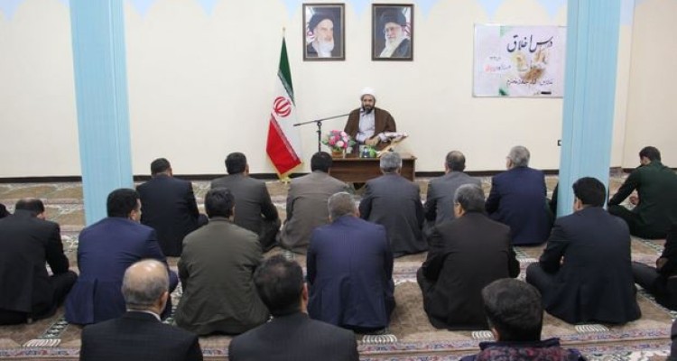 عده ای به دنبال این هستند که وحدت و آرامش شهرستان را بر هم بزنند/ باید مراقبت شود افراد وحدت شکن در بین دستگاه ها نفوذ نکنند