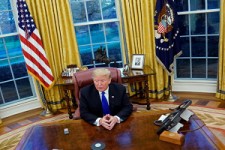 ترامپ: اگر لازم باشد با رئیس‌جمهور چین ملاقات می‌کنم/ هرگز نگران استیضاح شدن نیستم! 