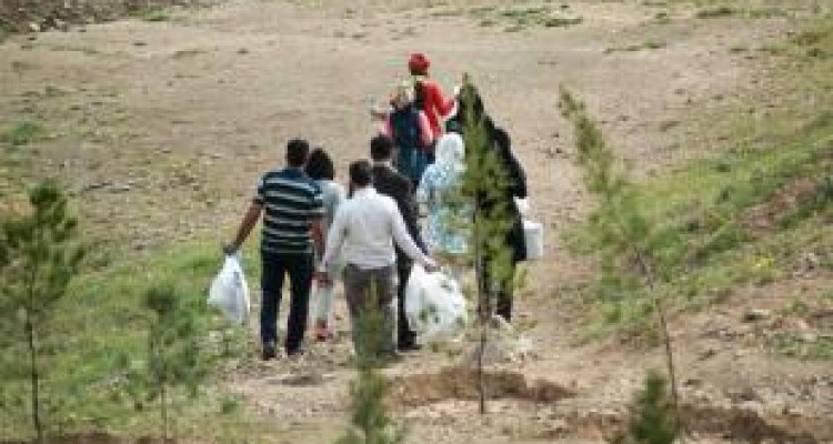 طبیعت منطقه گلال سیاه اسلام‌آباد غرب پاکسازی شد