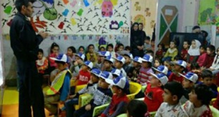 آموزش مهارت‌های راهنمایی و رانندگی در مهد کودک‌های اسلام‌ آبادغرب