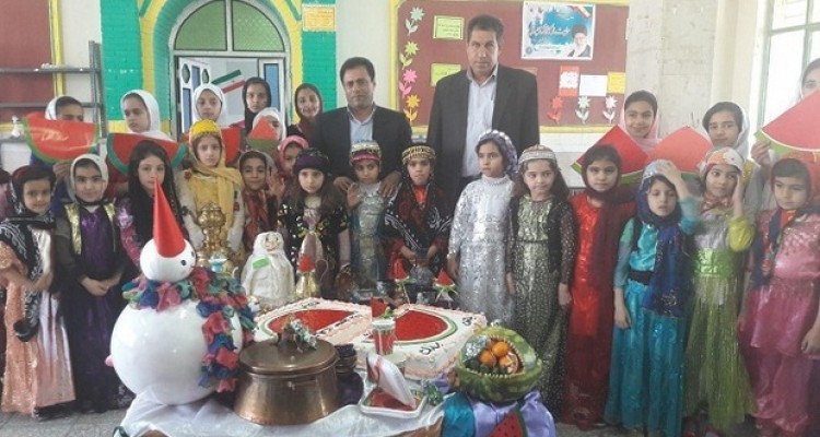 شور ونشاط در جشن یلدا با شعار «جشن تغییر فصل، جشن تغییره چهره آموزش» در مدارس ابتدایی اسلام آبادغرب+تصاویر