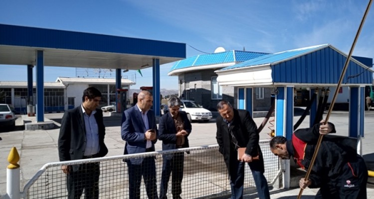 بازدید دستگاه های اجرائی و نظارتی اسلام آبادغرب از اماکن عرضه کننده سوخت شهرستان+تصاویر