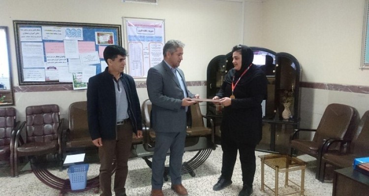 مراسم تقدیر از خانم هانیه عاشوری دانش آموز اسلام آبادی دارنده مدال طلای کشتی بانوان کشور